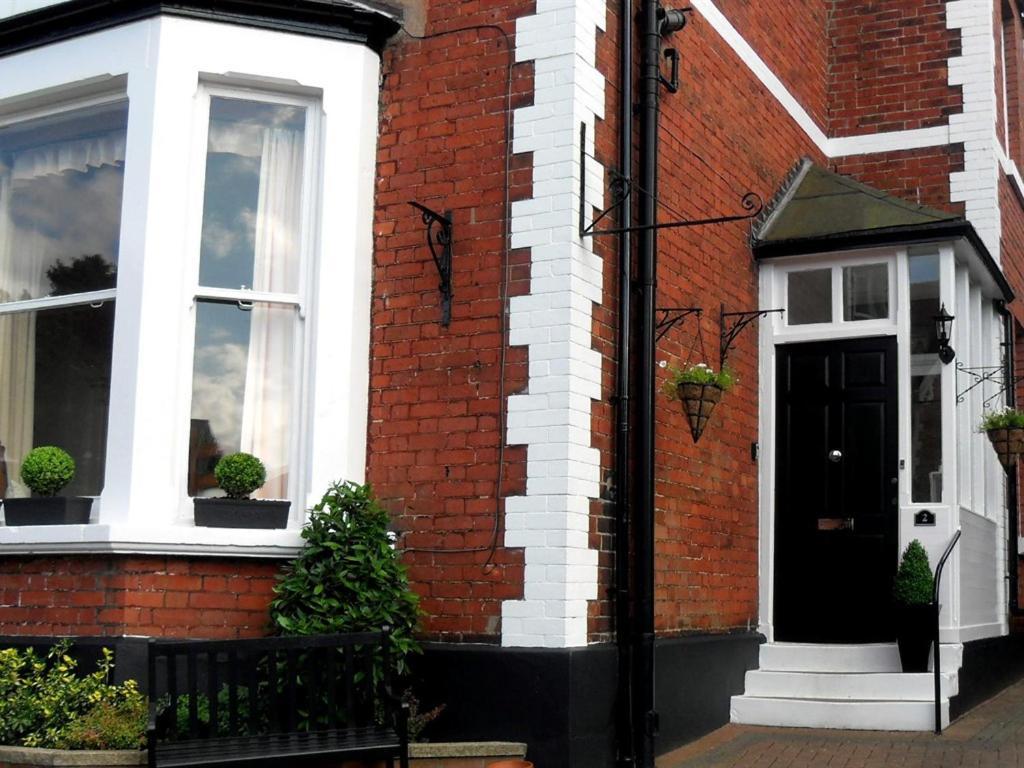 Powys Lodge Скарборо Экстерьер фото